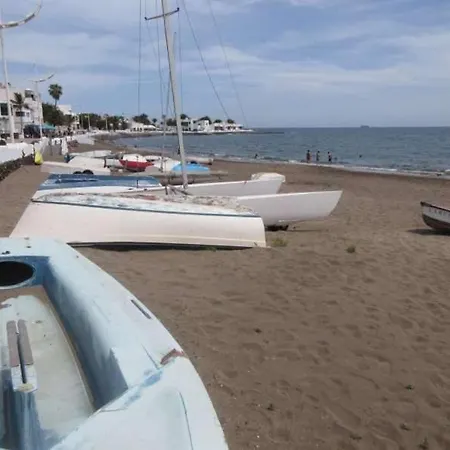 Playa Honda Sleeps 4 Wifi